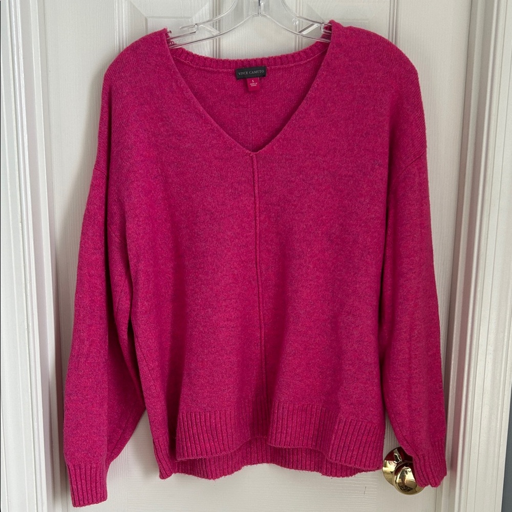 ⚜️ Vince Camuto Pink V-Neck Sweater